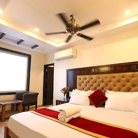 Staybook Hotel Atlanta New Delhi Train Station エクステリア 写真