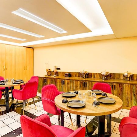Staybook Hotel Atlanta New Delhi Train Station エクステリア 写真