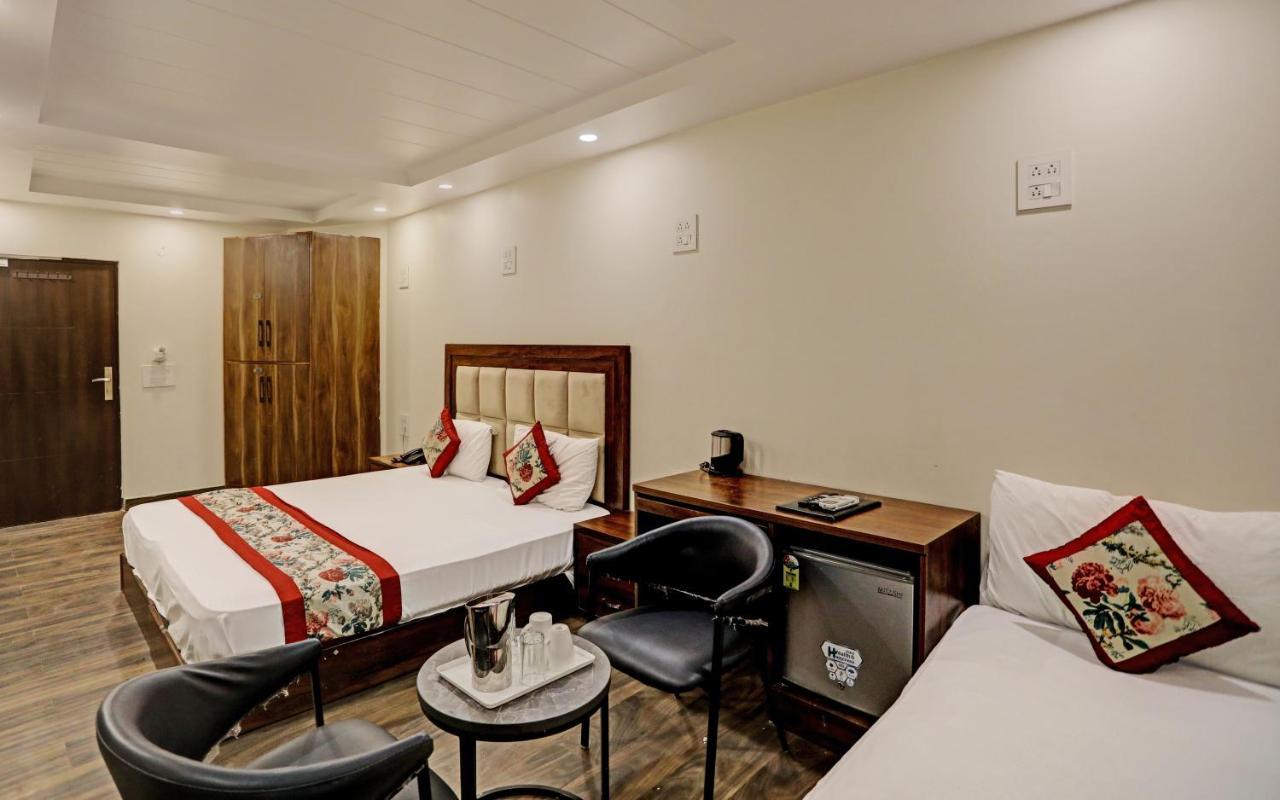 Staybook Hotel Atlanta New Delhi Train Station エクステリア 写真
