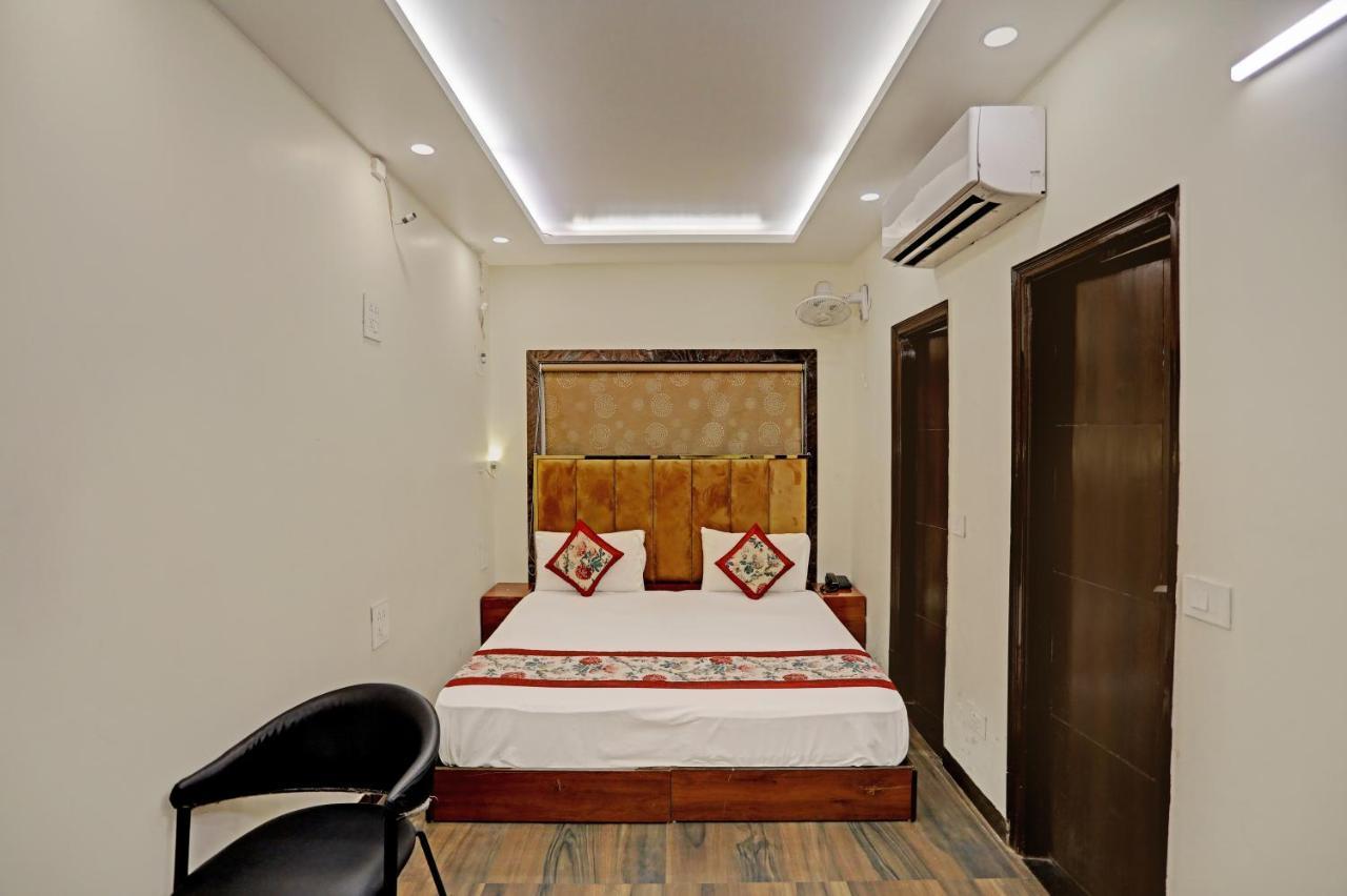 Staybook Hotel Atlanta New Delhi Train Station エクステリア 写真
