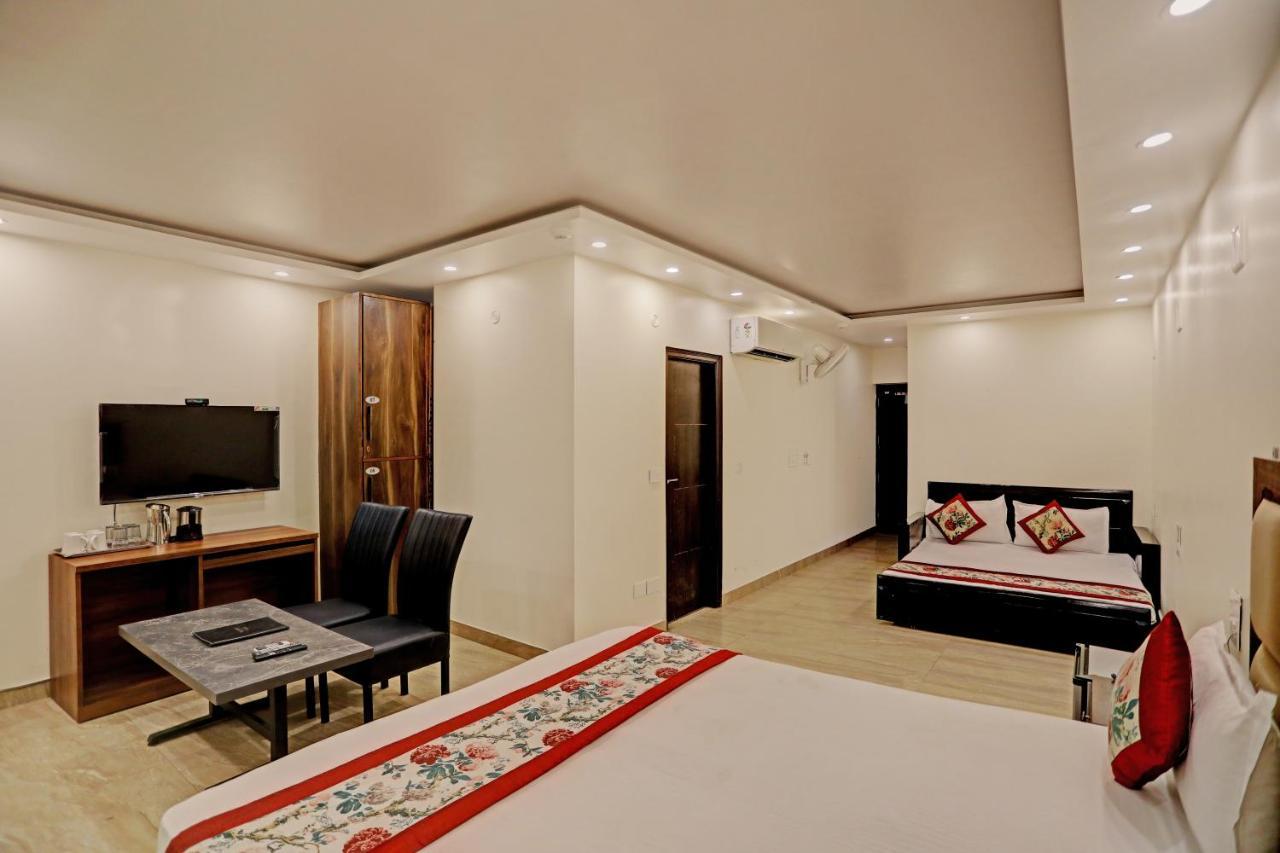 Staybook Hotel Atlanta New Delhi Train Station エクステリア 写真