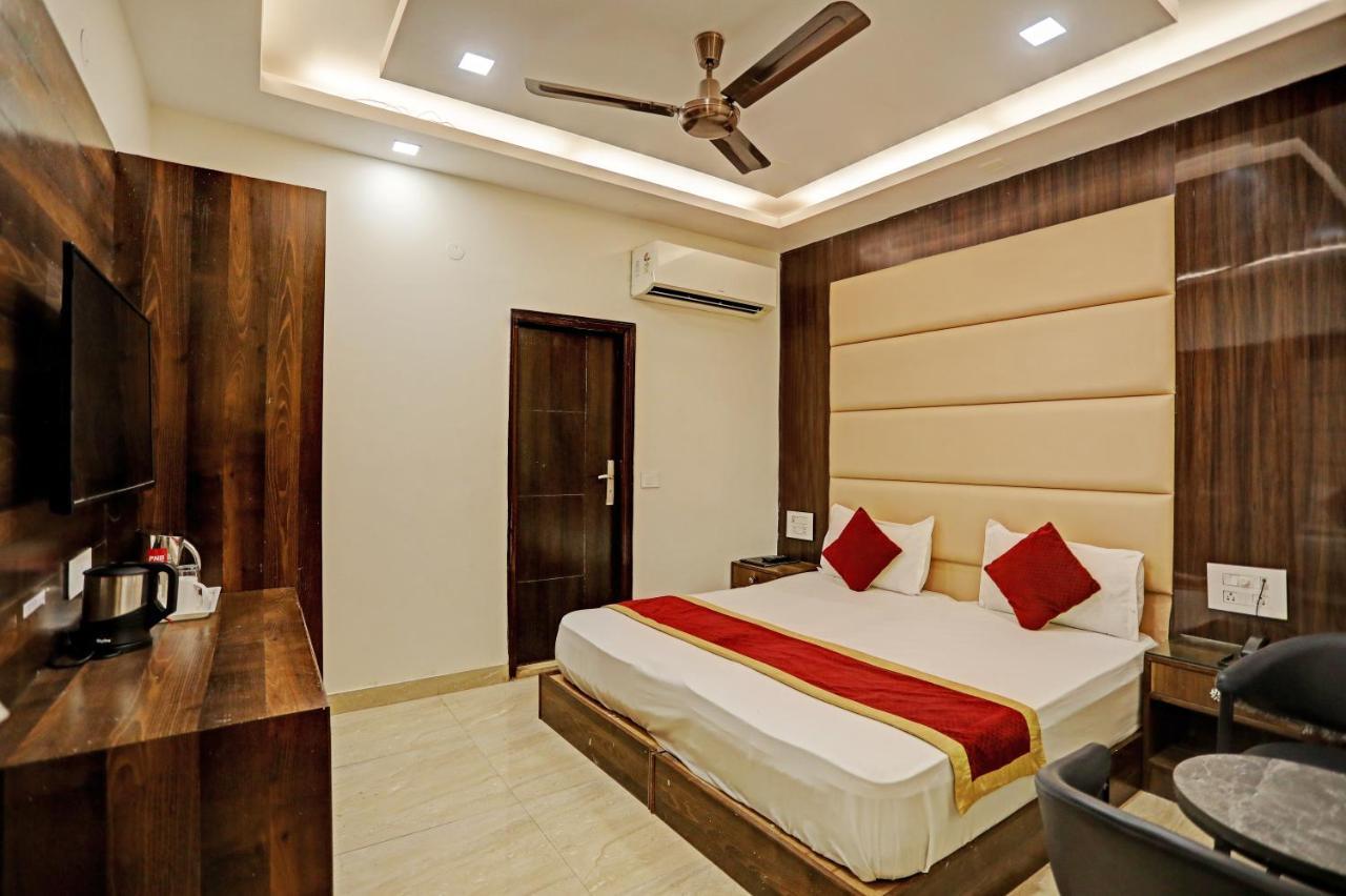 Staybook Hotel Atlanta New Delhi Train Station エクステリア 写真