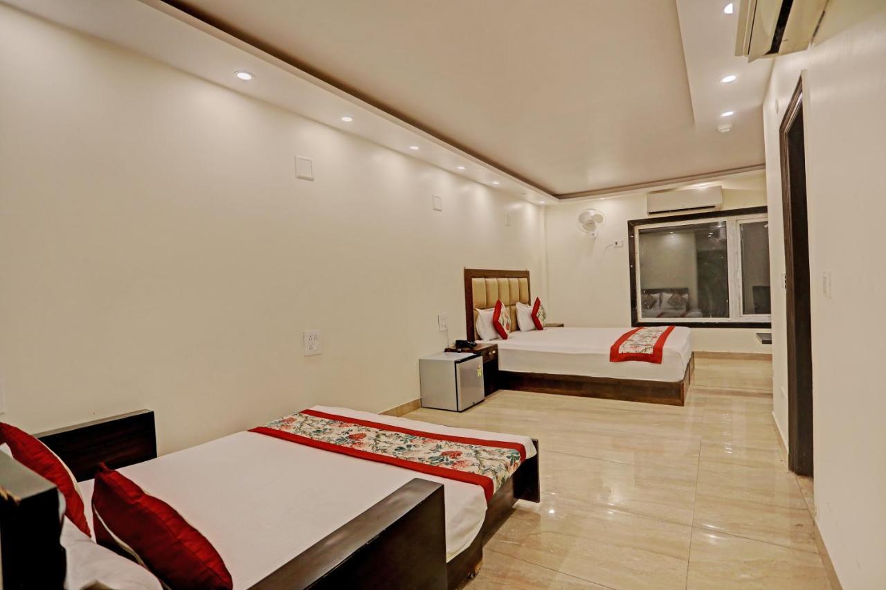 Staybook Hotel Atlanta New Delhi Train Station エクステリア 写真