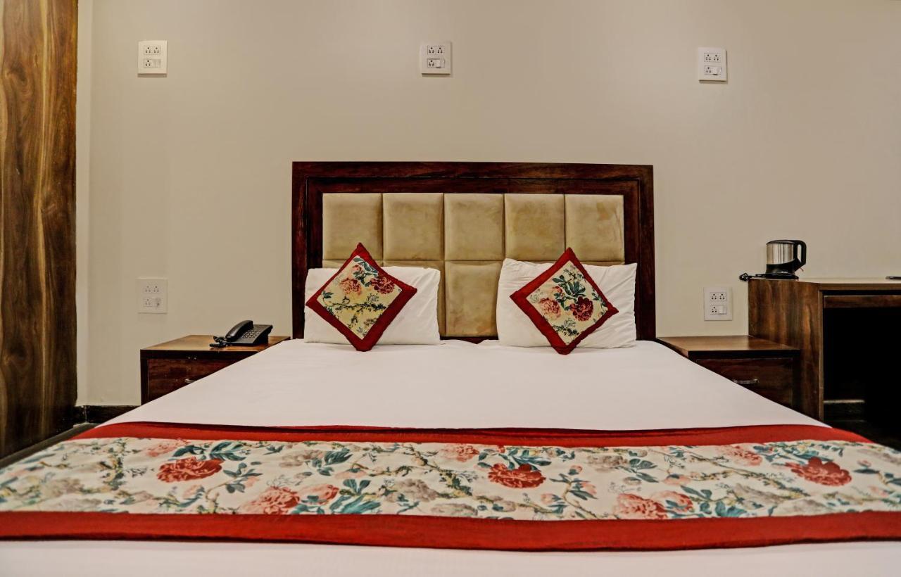 Staybook Hotel Atlanta New Delhi Train Station エクステリア 写真