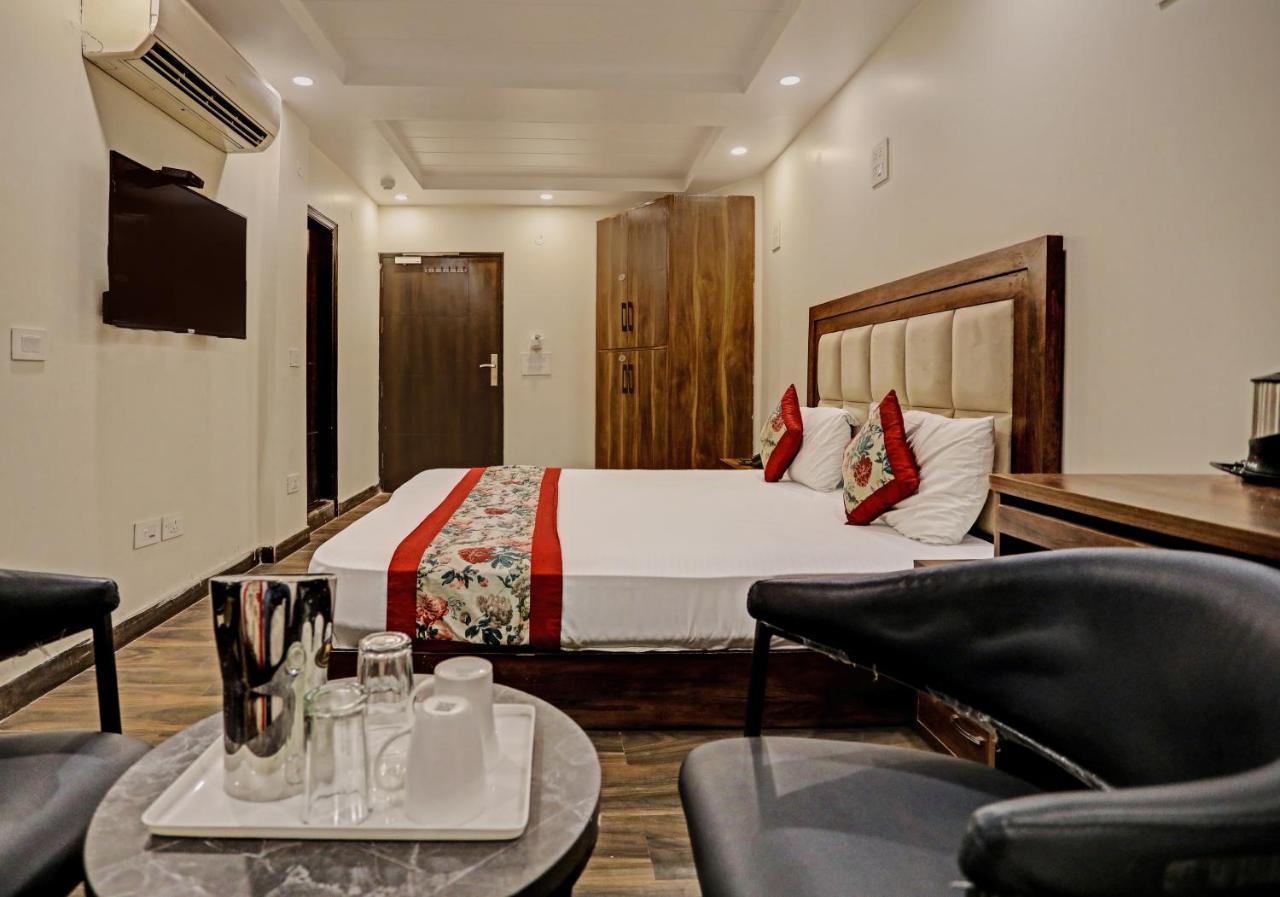 Staybook Hotel Atlanta New Delhi Train Station エクステリア 写真