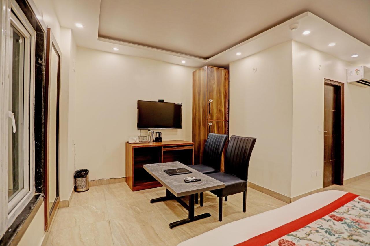 Staybook Hotel Atlanta New Delhi Train Station エクステリア 写真