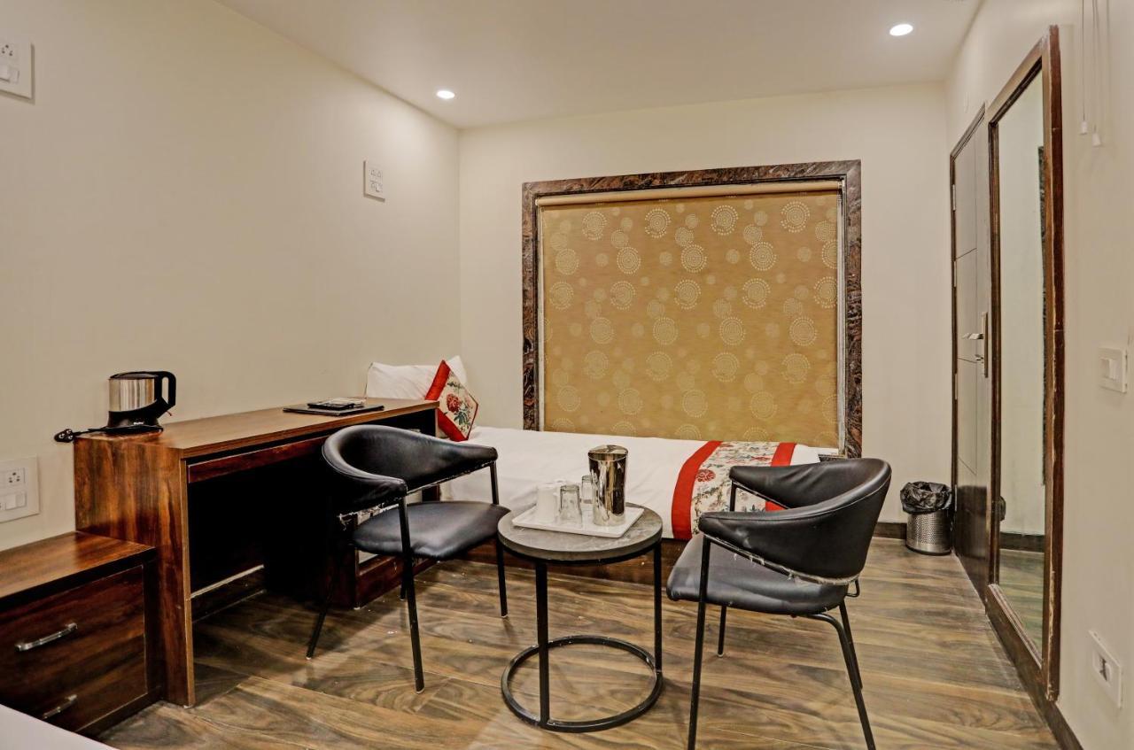 Staybook Hotel Atlanta New Delhi Train Station エクステリア 写真