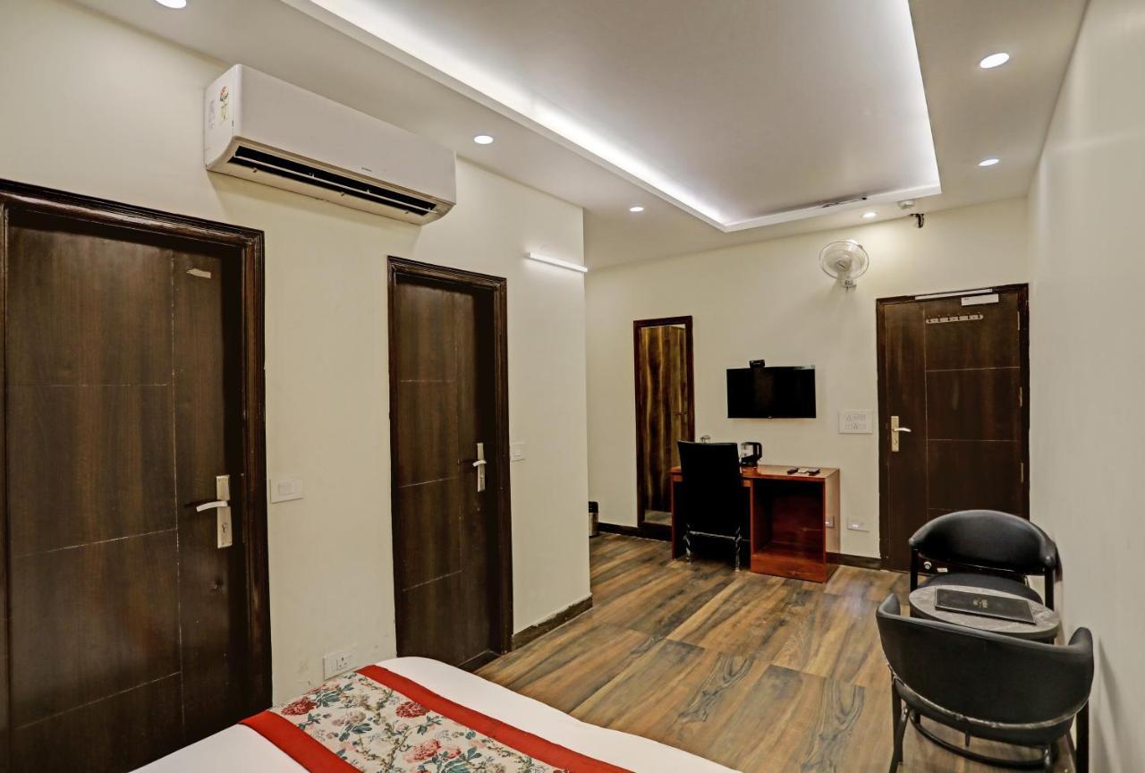 Staybook Hotel Atlanta New Delhi Train Station エクステリア 写真