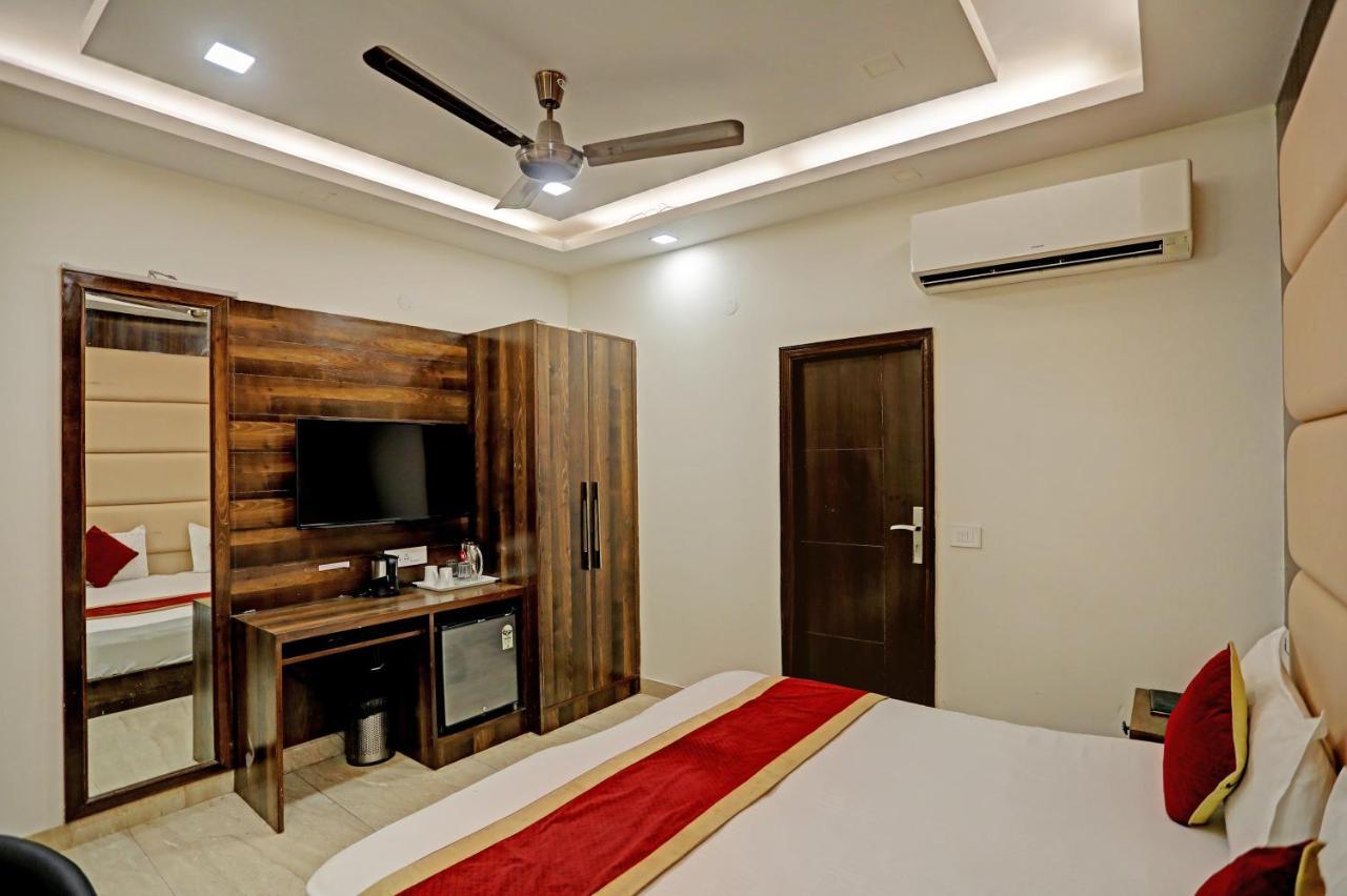 Staybook Hotel Atlanta New Delhi Train Station エクステリア 写真