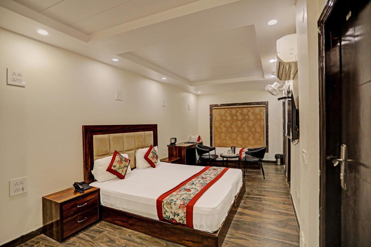 Staybook Hotel Atlanta New Delhi Train Station エクステリア 写真