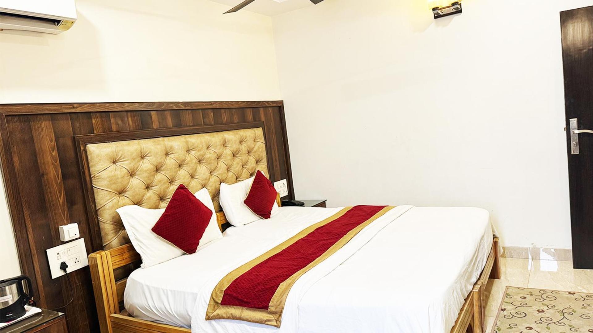 Staybook Hotel Atlanta New Delhi Train Station エクステリア 写真