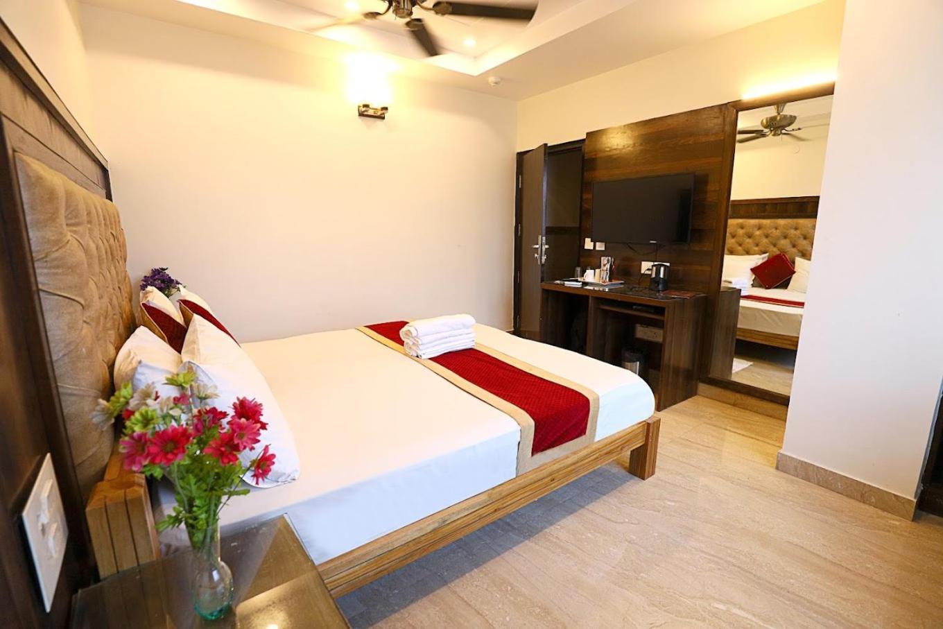 Staybook Hotel Atlanta New Delhi Train Station エクステリア 写真