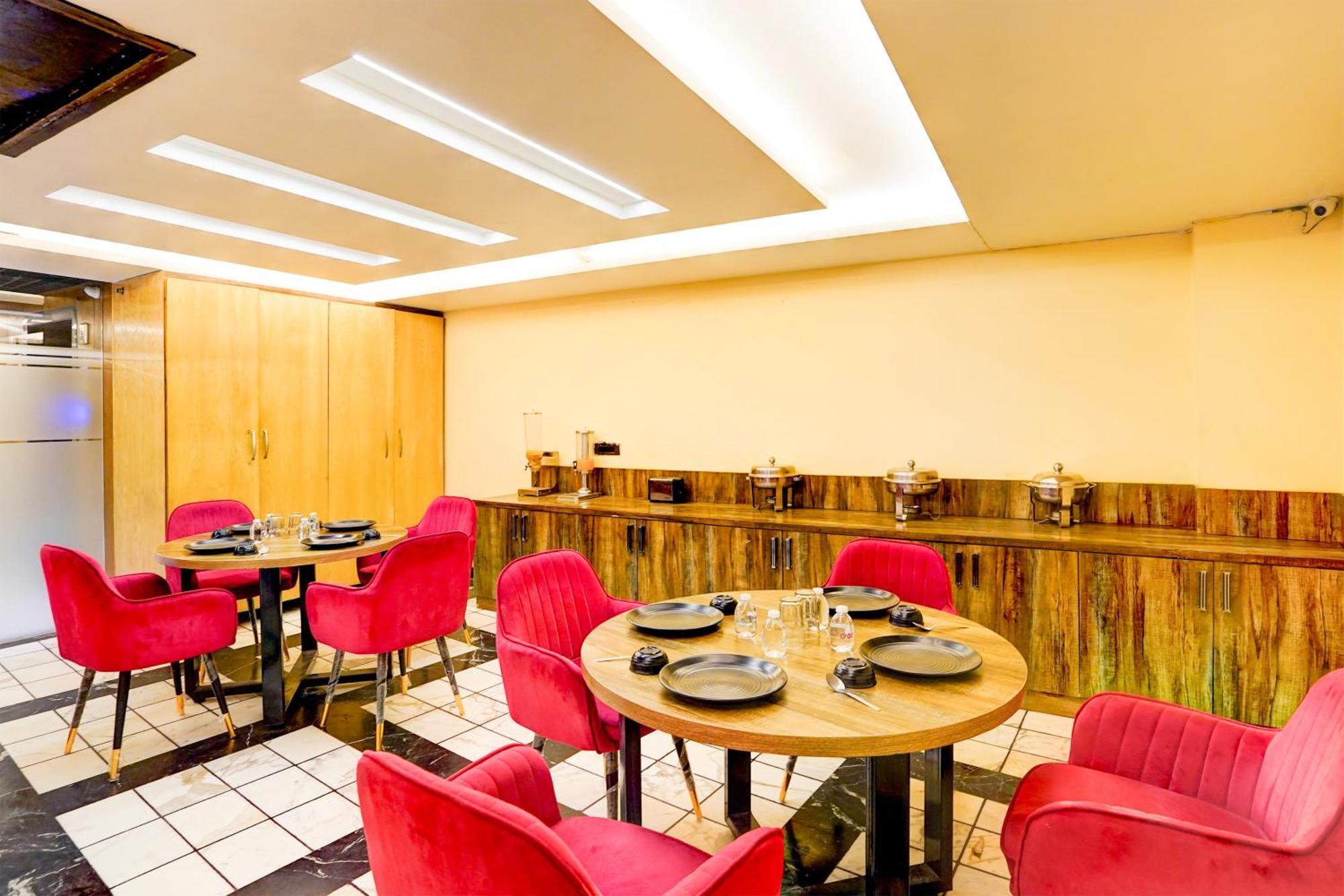 Staybook Hotel Atlanta New Delhi Train Station エクステリア 写真