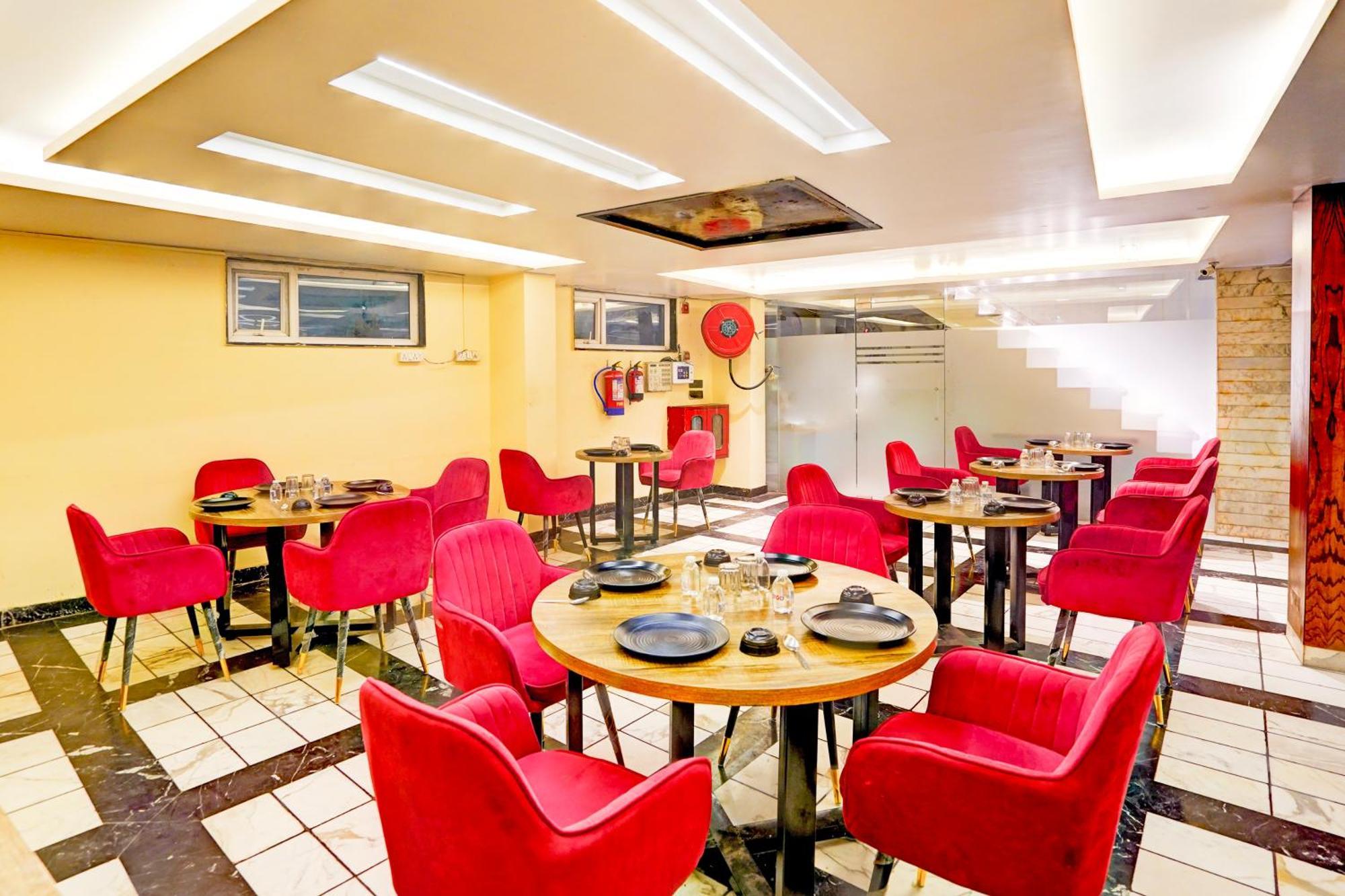 Staybook Hotel Atlanta New Delhi Train Station エクステリア 写真